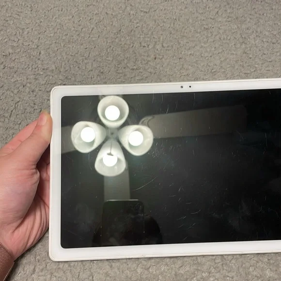 [SOLD]Make best offer! White Samsung galaxy tab a7 10.4”! - Picture 3 of 6